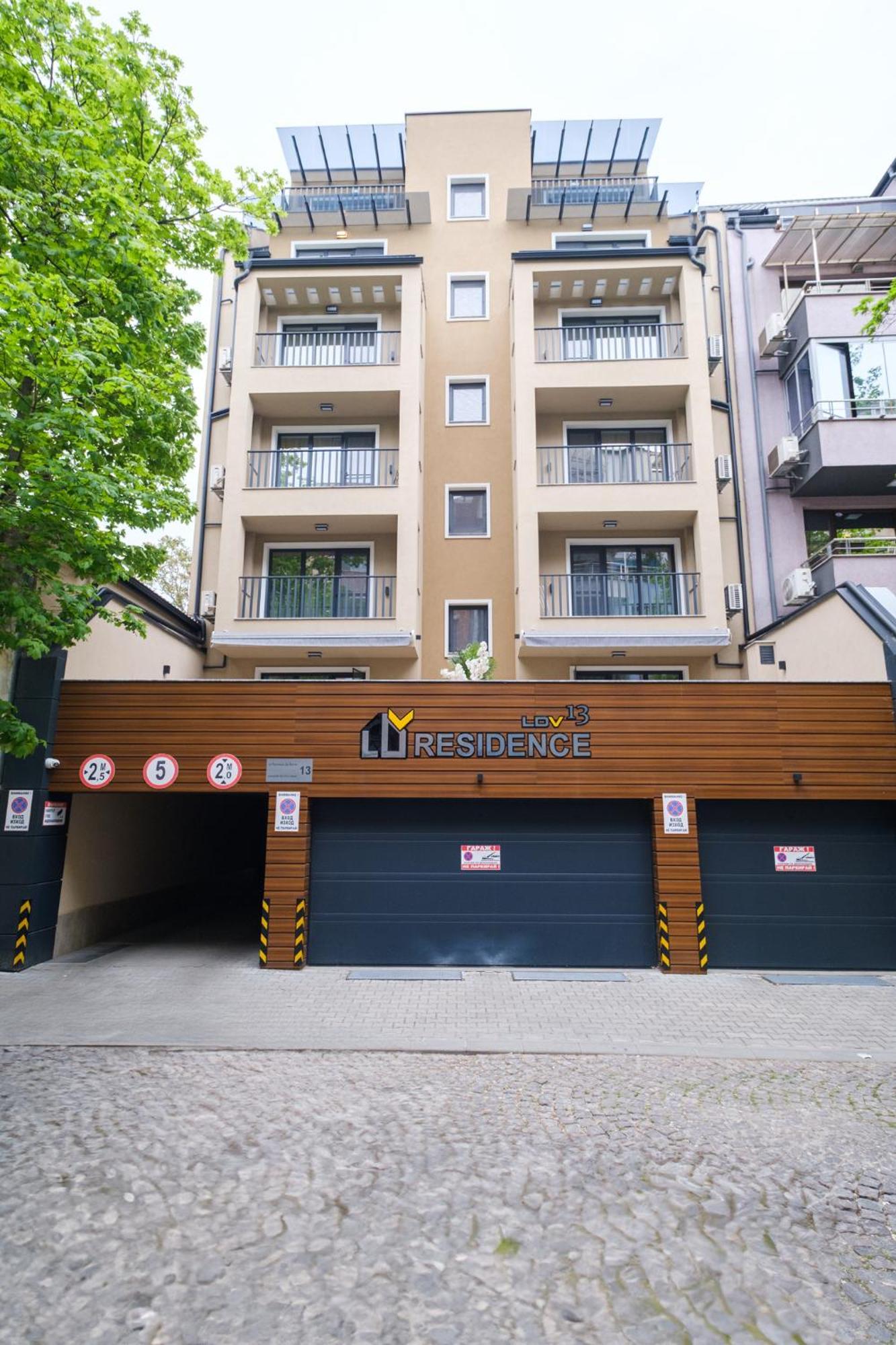 Ldv 13 Free Private Parking